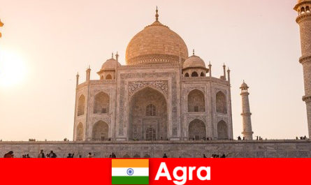 Phức hợp cung điện Ấn tượng ở Agra Ấn Độ là một Mẹo đi du lịch cho du khách