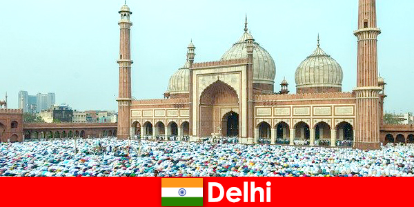 Delhi là một đô thị ở miền bắc Ấn Độ được đặc trưng bởi các tòa nhà Hồi giáo nổi tiếng thế giới