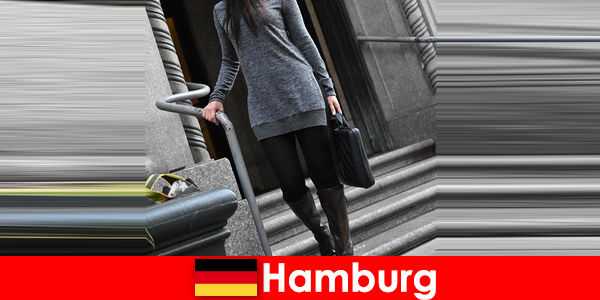 Phụ nữ thanh lịch ở Hamburg chăm sóc du khách với dịch vụ hộ tống kín đáo