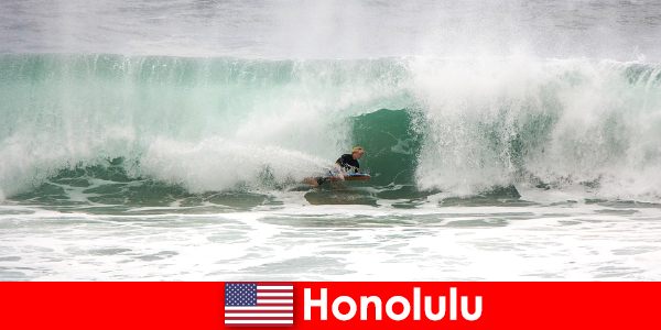 Đảo thiên đàng Honolulu cung cấp sóng hoàn hảo cho những sở thích và lướt chuyên nghiệp
