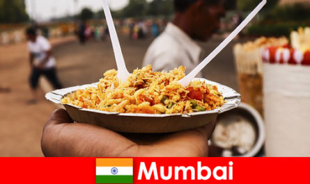 Mumbai là một nơi được biết đến với khách du lịch cho các nhà cung cấp đường phố và các loại thực phẩm