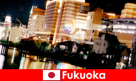 Fukuoka nhiều câu lạc bộ đêm, câu lạc bộ đêm hoặc nhà hàng là nơi gặp gỡ hàng đầu cho khách du lịch