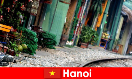 Hà Nội là thủ đô hấp dẫn của Việt Nam với những con đường hẹp và xe điện