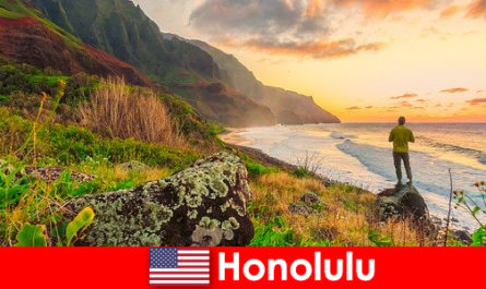 Honolulu được biết đến với các bãi biển, biển, cảnh hoàng hôn cho sức khỏe và ngày lễ giải trí