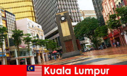 Trung tâm văn hóa và kinh tế Kuala Lumpur của vùng đô thị lớn nhất Malaysia