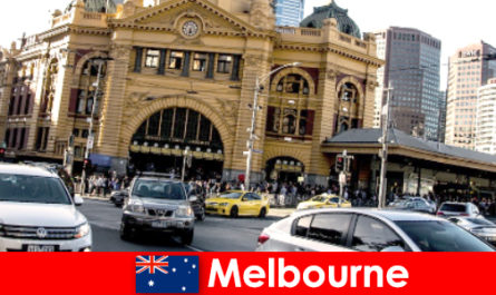 Thị trường không khí mở lớn nhất Melbourne ở Nam bán cầu là nơi gặp gỡ người lạ
