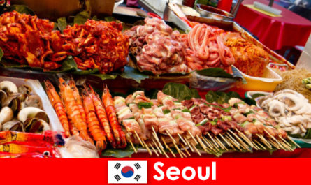 Seoul cũng nổi tiếng với những du khách về các món ăn đường phố ngon và sáng tạo