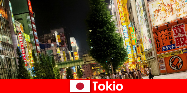 Các tòa nhà hiện đại và những ngôi chùa cổ khiến Tokyo trở nên khó quên đối với người nước ngoài chuyến đi