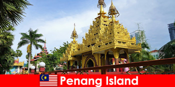 Trải nghiệm hàng đầu cho khách du lịch nước ngoài trải nghiệm trong các khu phức hợp đền thờ của đảo Penang