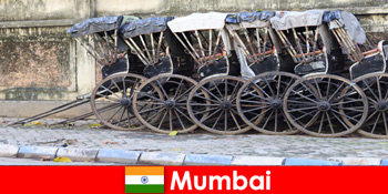 Mumbai ở Ấn Độ cung cấp các chuyến đi xe kéo qua các con phố đầy đủ cho du khách