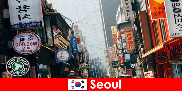 Seoul ở Hàn Quốc thành phố thú vị của ánh sáng và quảng cáo cho khách du lịch đêm