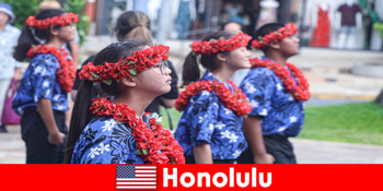 Khách nước ngoài thích giao lưu văn hóa với cư dân địa phương ở Honolulu Hoa Kỳ