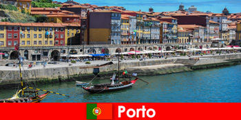 Nghỉ ngơi thành phố cho du khách đến Porto Bồ Đào Nha với các quán bar quyến rũ và nhà hàng địa phương