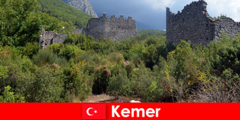 Chuyến đi học đến những tàn tích cổ xưa đến Kemer Thổ Nhĩ Kỳ cho các nhà thám hiểm