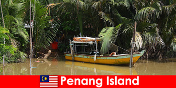 Chuyến đi đường dài cho người đi bộ đường dài qua rừng rậm đảo Penang Malaysia