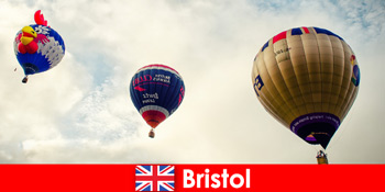 Ngày lễ cho khách du lịch dũng cảm cho chuyến đi khinh khí cầu trên Bristol England