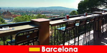 Sự tinh tế của thành phố lớn thuần túy cho du khách đến Barcelona Tây Ban Nha với các quán bar, nhà hàng và cảnh nghệ thuật