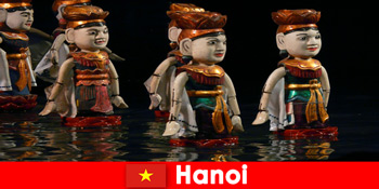 Những buổi biểu diễn nổi tiếng trong nhà hát múa rối nước truyền cảm hứng cho người lạ ở Hà Nội