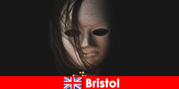 Trải nghiệm sân khấu ở Bristol England thông qua nhạc hài Dance cho du khách tò mò