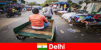 Ngày lễ ở nước ngoài Đường phố bận rộn và rất nhiều hối hả và nhộn nhịp đặc trưng Delhi ở Ấn Độ