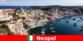 Kỳ nghỉ ở thành phố ven biển Naples của Ý luôn là một trải nghiệm