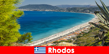 Sự tinh tế của đảo và những bãi biển đẹp khiến du khách ở Rhodes Hy Lạp thích thú
