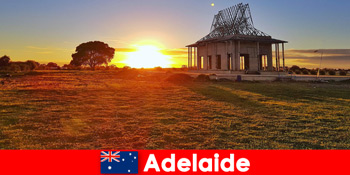 Người lạ khám phá Adelaide ở Úc bằng xe máy