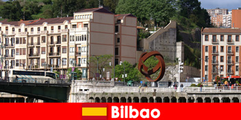 Chuyến đi thành phố đến Bilbao Tây Ban Nha dành cho khách du lịch văn hóa từ khắp nơi trên thế giới