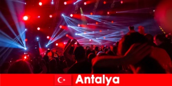 Cuộc sống về đêm ở Antalya Chuẩn bị tiệc tùng và khám phá những địa điểm tuyệt vời nhất